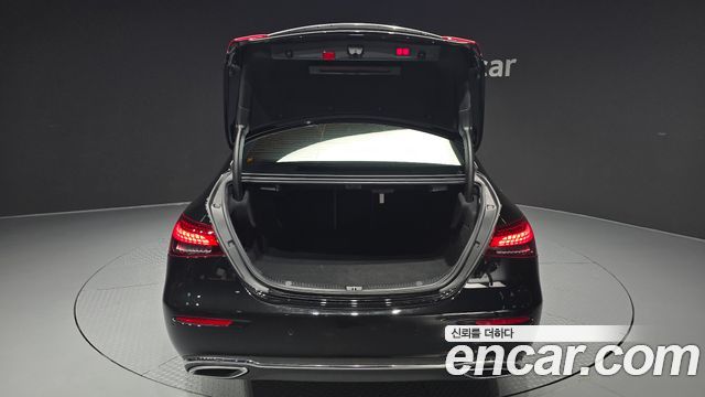 Mercedes-Benz E-Class 2021 — photo 20