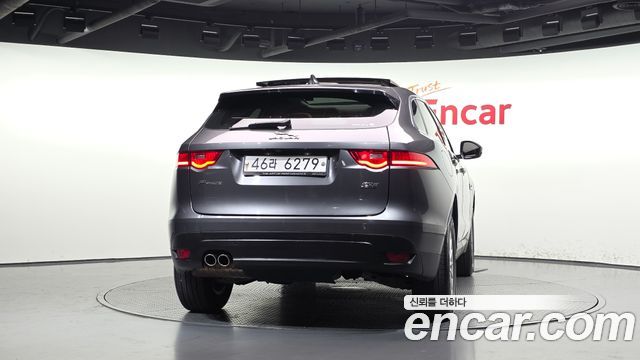 Jaguar F-PACE 2017 — photo 4