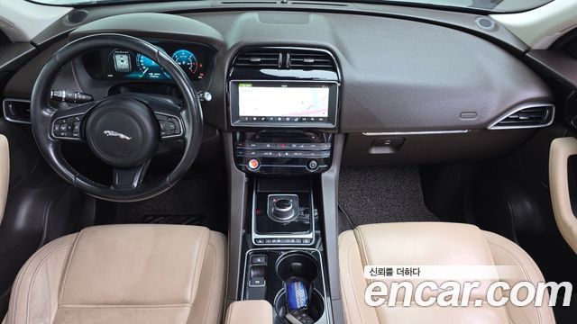 Jaguar F-PACE 2017 — photo 7