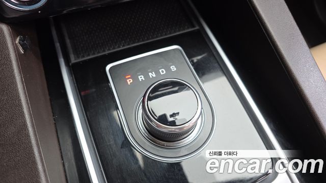 Jaguar F-PACE 2017 — photo 9