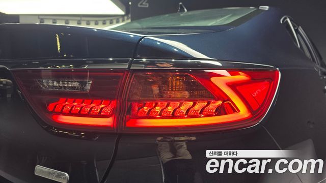 Kia K7 2018 — photo 9