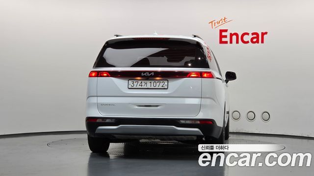 Kia Canival 2023 — photo 4