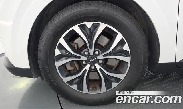 Kia Canival 2023 — photo 5