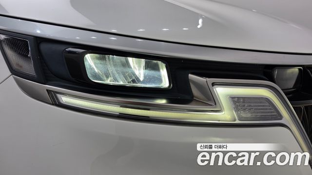 Kia Canival 2023 — photo 8