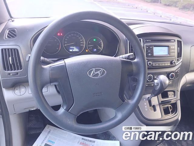 Hyundai Starex 2017 — photo 11