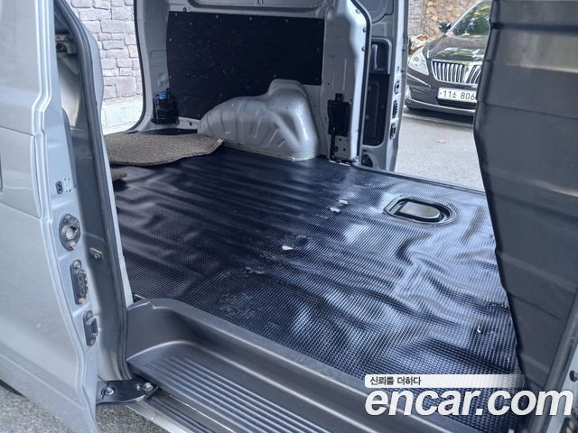 Hyundai Starex 2017 — photo 15