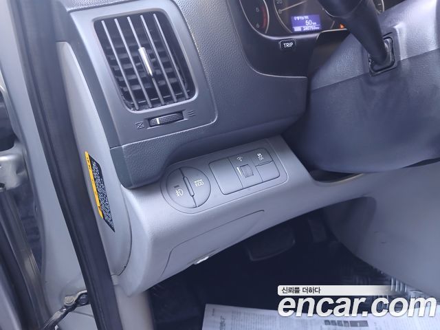 Hyundai Starex 2017 — photo 16
