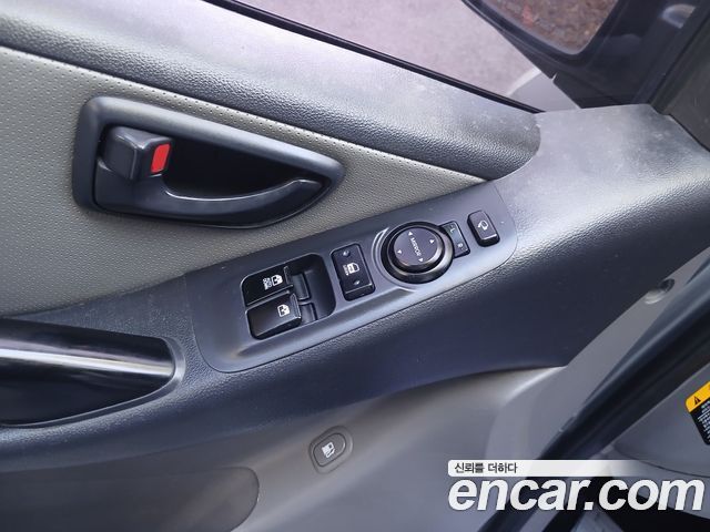 Hyundai Starex 2017 — photo 17