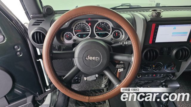 Jeep Wrangler 2010 — photo 13