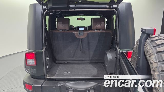 Jeep Wrangler 2010 — photo 20