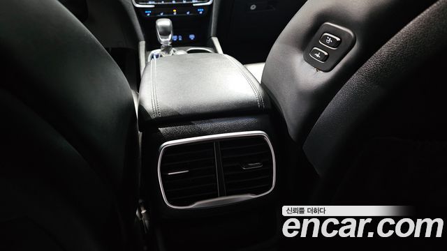 Hyundai Santafe 2019 — photo 18