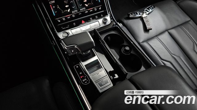 Audi A8 2021 — photo 12