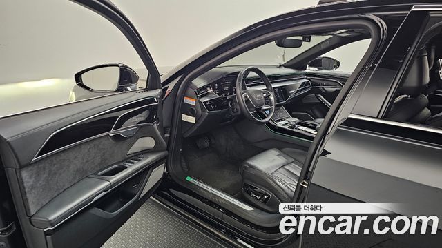 Audi A8 2021 — photo 13