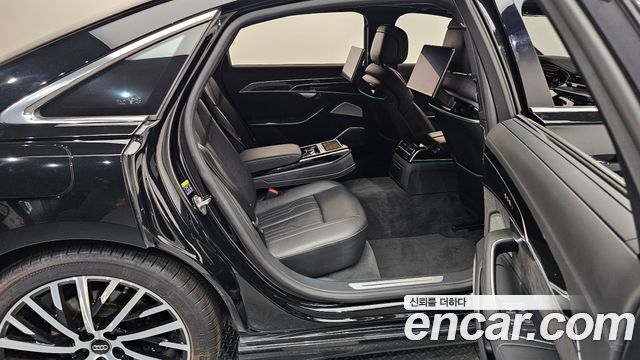 Audi A8 2021 — photo 17