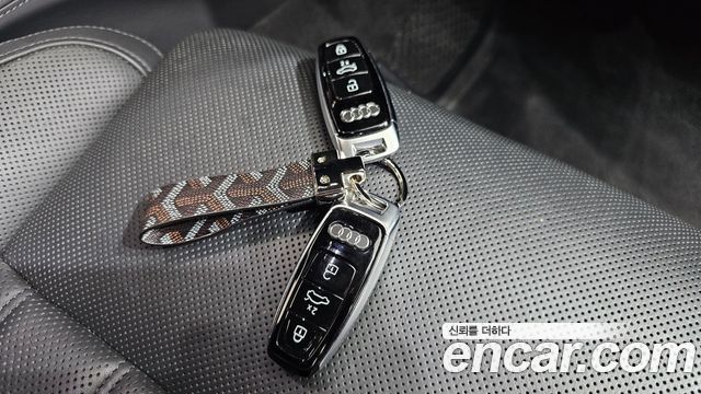 Audi A8 2021 — photo 21