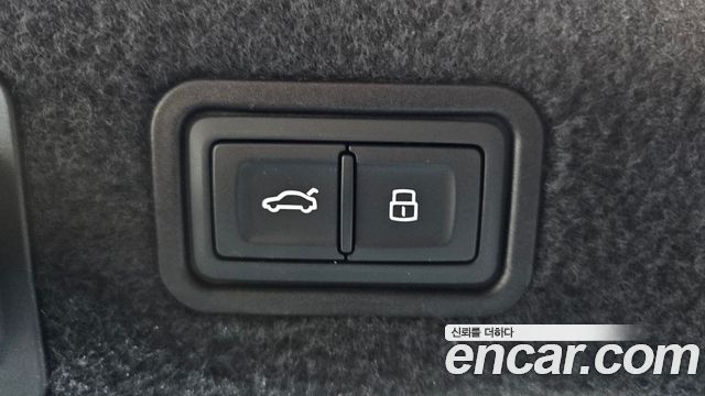 Audi A8 2021 — photo 24