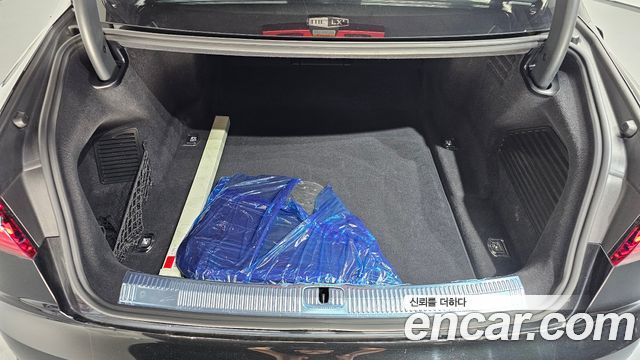 Audi A8 2021 — photo 25