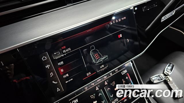 Audi A8 2021 — photo 26