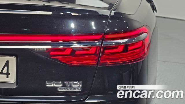 Audi A8 2021 — photo 9