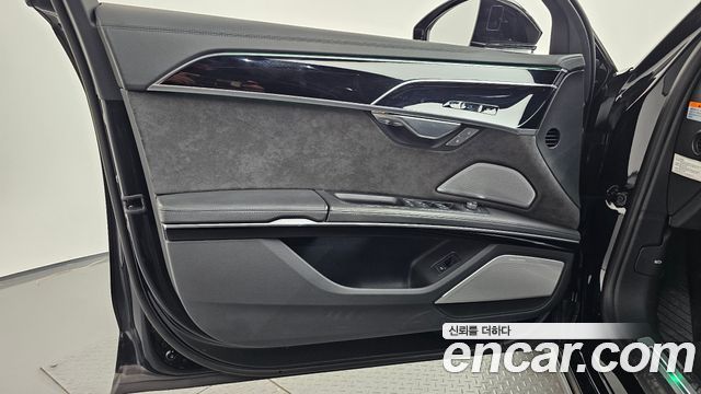 Audi A8 2021 — photo 14