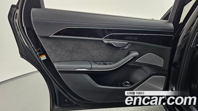 Audi A8 2021 — photo 15