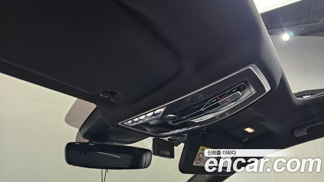Audi A8 2021 — photo 27