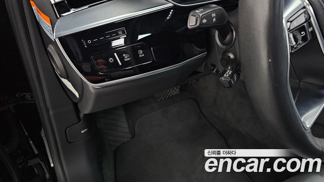 Audi A8 2021 — photo 29