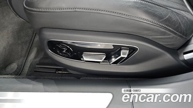 Audi A8 2021 — photo 30