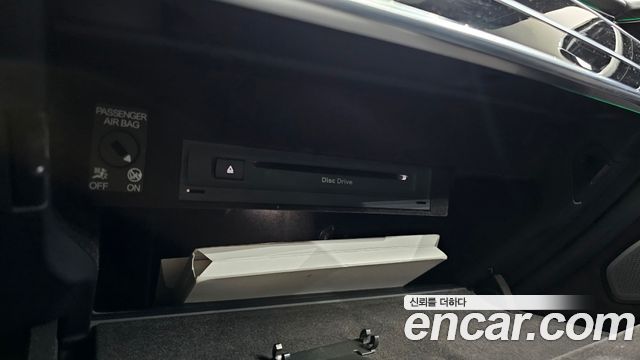 Audi A8 2021 — photo 32