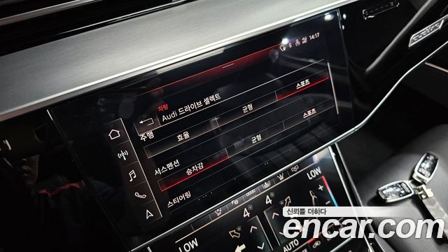 Audi A8 2021 — photo 33