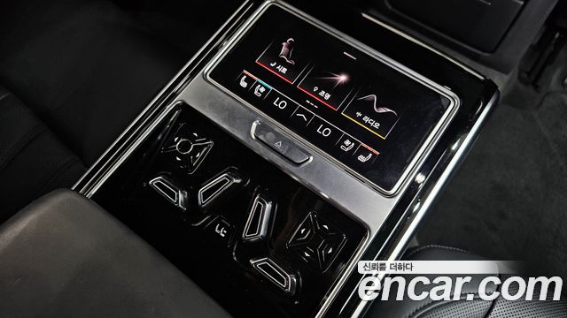 Audi A8 2021 — photo 37