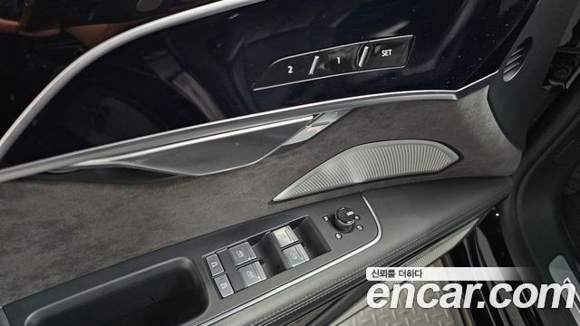 Audi A8 2021 — photo 38