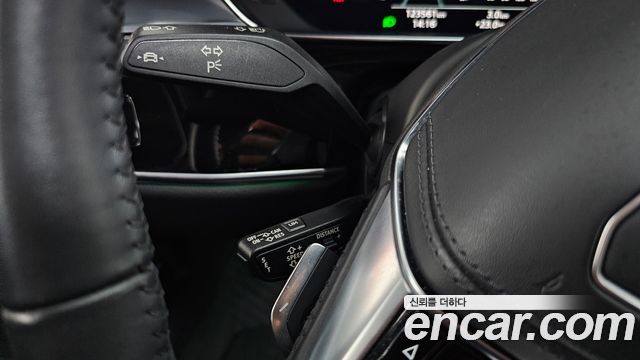 Audi A8 2021 — photo 39