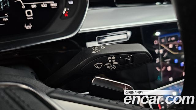 Audi A8 2021 — photo 40