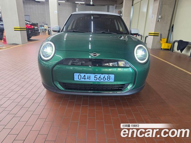 Mini Cooper 2024 — photo 2