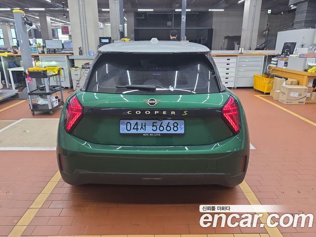 Mini Cooper 2024 — photo 3