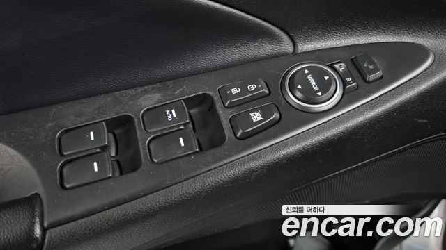 Hyundai Sonata 2012 — photo 26