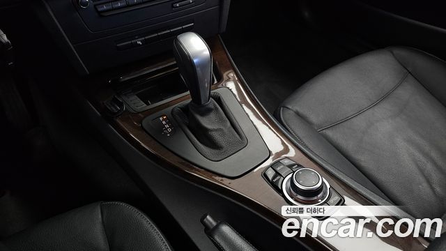 BMW 3-Series 2010 — photo 9