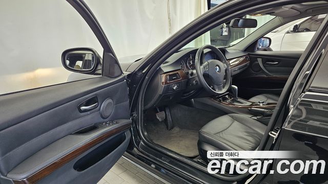 BMW 3-Series 2010 — photo 10