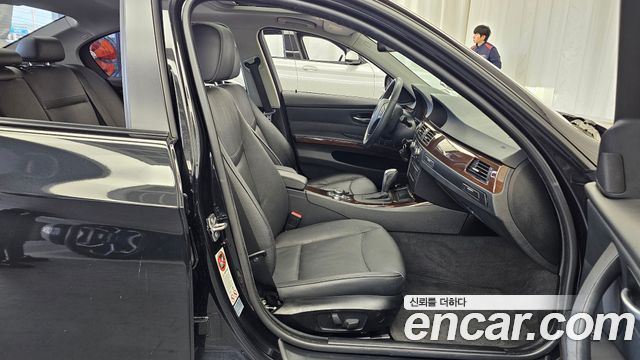 BMW 3-Series 2010 — photo 11