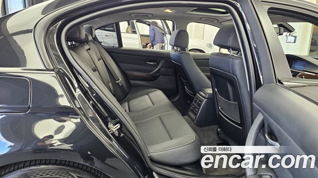 BMW 3-Series 2010 — photo 12