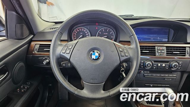 BMW 3-Series 2010 — photo 13