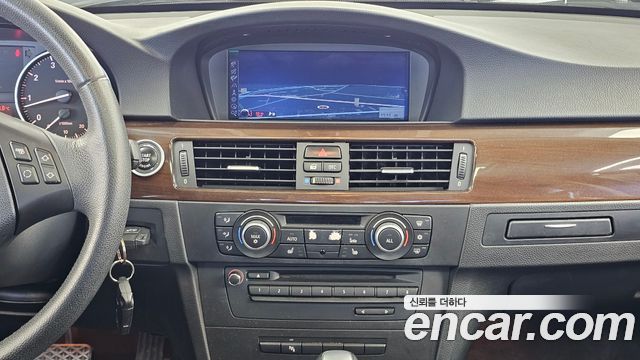 BMW 3-Series 2010 — photo 14