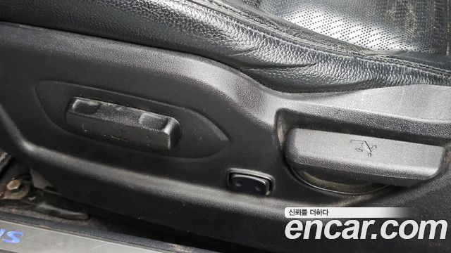 Hyundai Genesis 2012 — photo 17