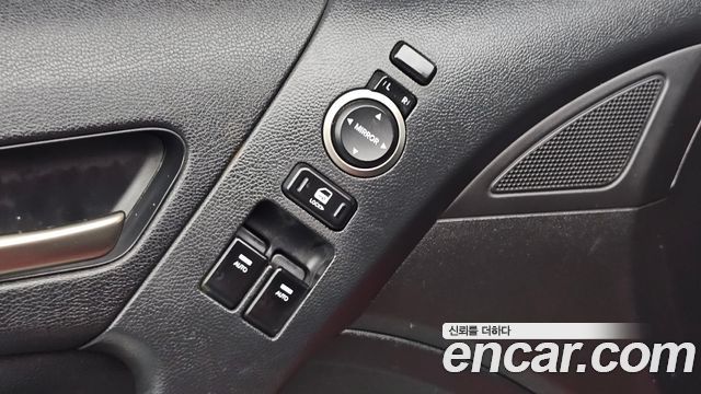 Hyundai Genesis 2012 — photo 18