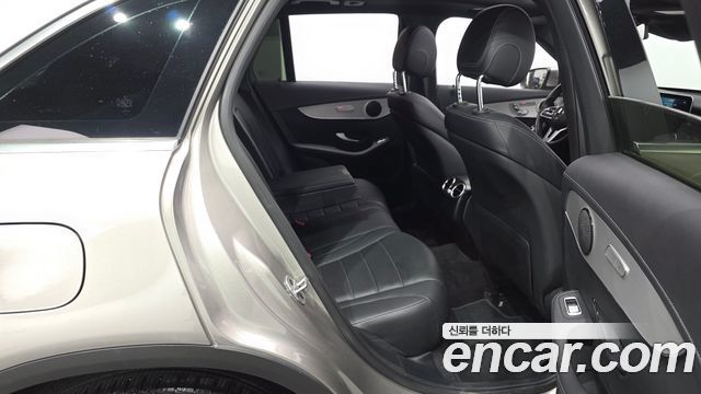 Mercedes-Benz GLC-Class 2022 — photo 17