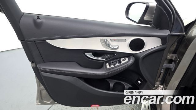Mercedes-Benz GLC-Class 2022 — photo 14
