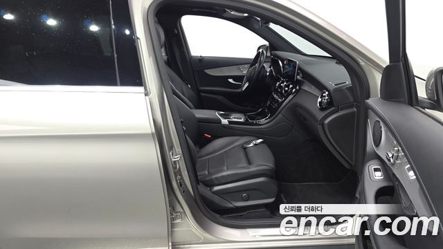 Mercedes-Benz GLC-Class 2022 — photo 16