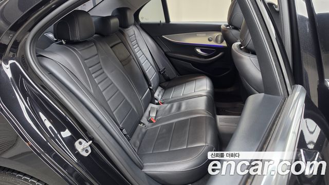 Mercedes-Benz E-Class 2019 — photo 18