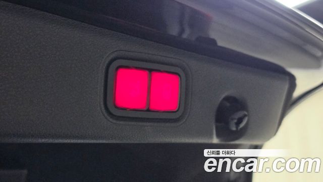 Mercedes-Benz E-Class 2019 — photo 26